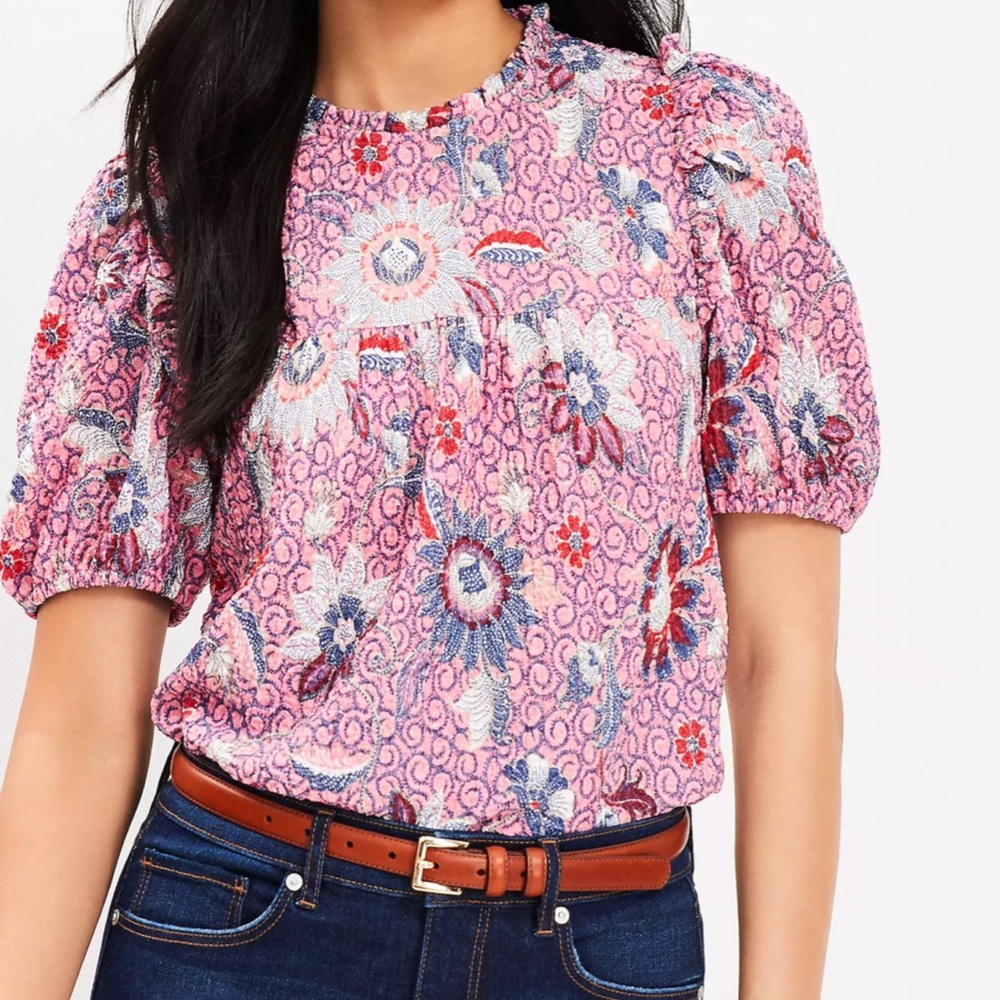 🌺 LOFT PETITES dahlia puff sleeve top XSP textured ruffle pink floral EUC